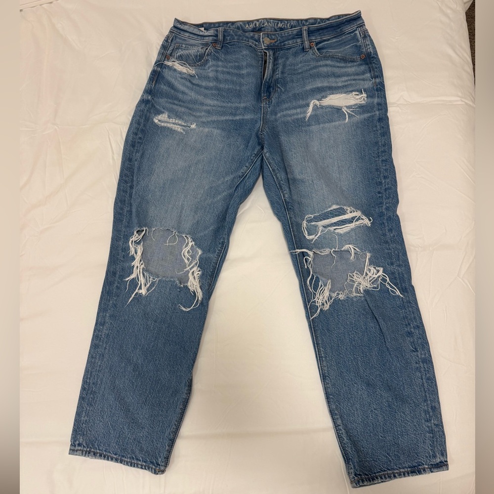 American Eagle Outfitters Women’s Relaxed Distressed Denim Jeans with rips